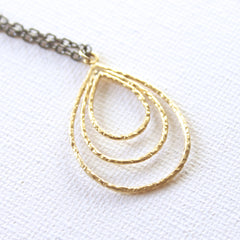 Teardrop Necklace 2.0 - 18k Gold Pendant Charm Necklace with Japanese Freshwater Keshi Accent Pearl