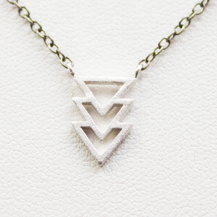 3D Mini Arrows Necklace - 18k Gold Triple Arrow Charm Necklace